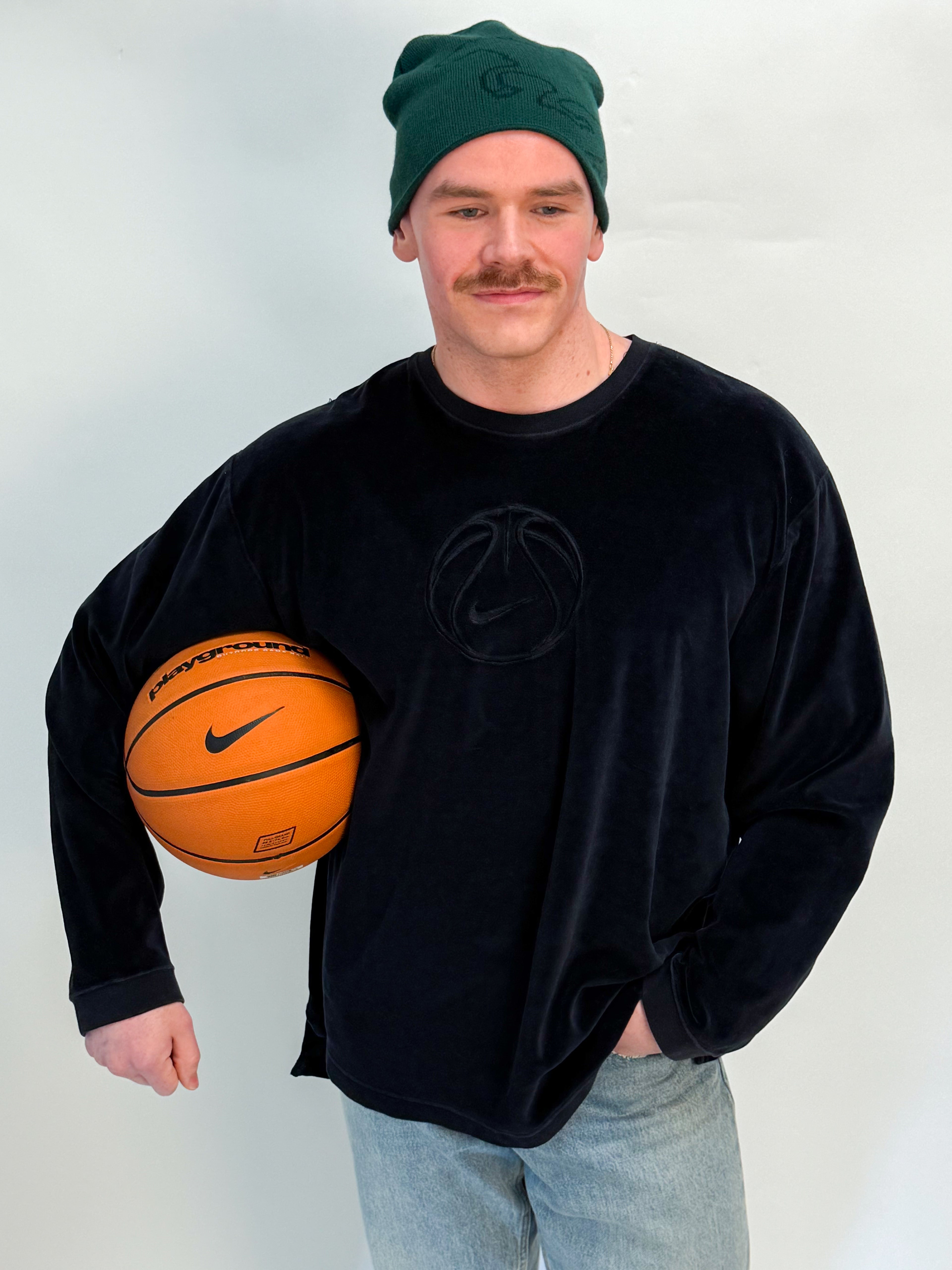 1A-143-CH Black Nike Fleece Sweatshirt