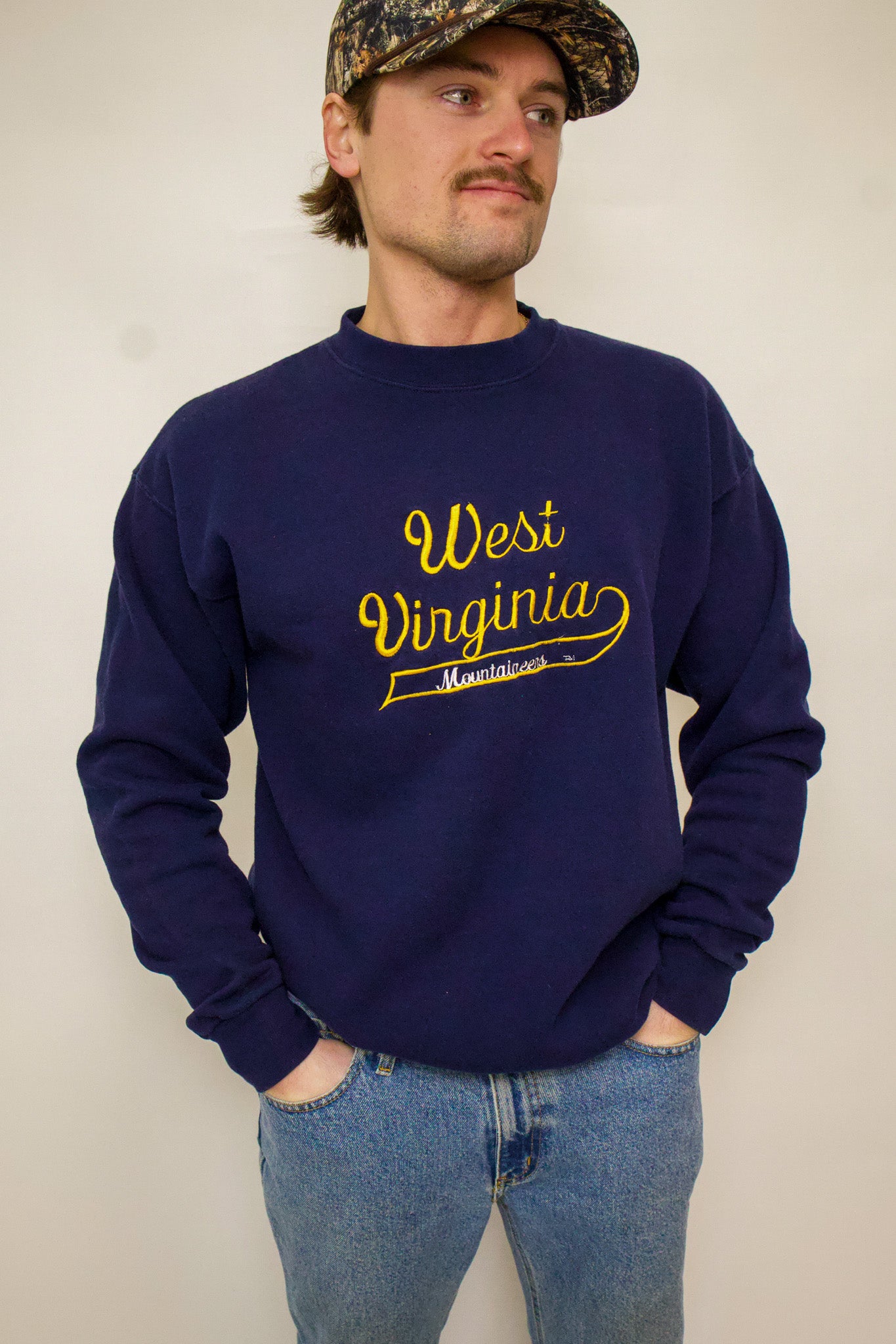 1A-84-CH Navy Mountaineers Crewneck